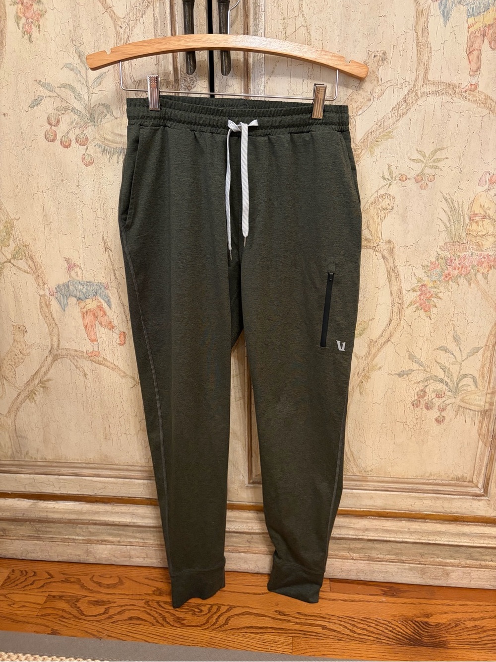 Men's Olive Green Vuori Drawstring Jogger Pants